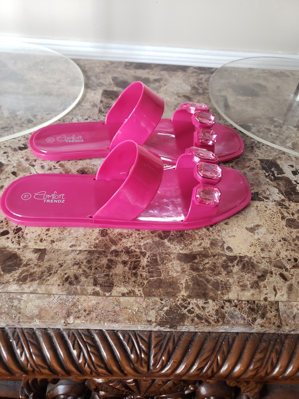 Women Comfort Trendz Slip On Sandals. Size 11